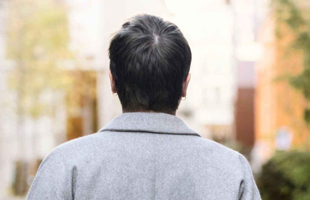 後ろ姿