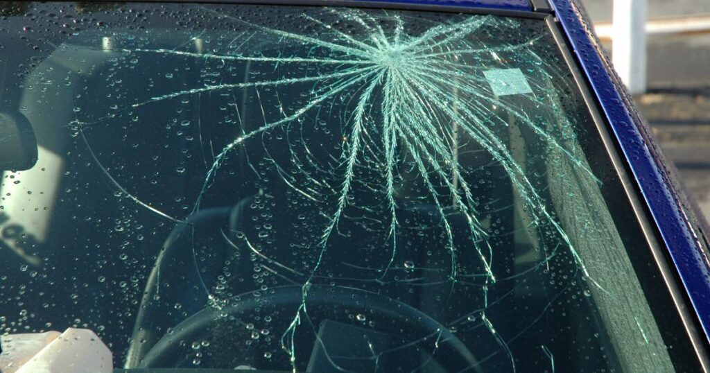 フロントガラスの割れ